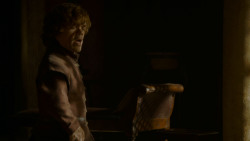extant_GameOfThrones_4x02-TheLionAndTheRose_1803