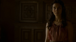 extant_GameOfThrones_4x02-TheLionAndTheRose_1812