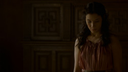 extant_GameOfThrones_4x02-TheLionAndTheRose_1814