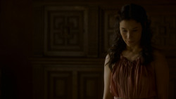 extant_GameOfThrones_4x02-TheLionAndTheRose_1815