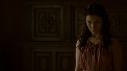 extant_GameOfThrones_4x02-TheLionAndTheRose_1817