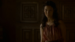 extant_GameOfThrones_4x02-TheLionAndTheRose_1821