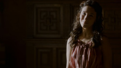 extant_GameOfThrones_4x02-TheLionAndTheRose_1823