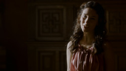 extant_GameOfThrones_4x02-TheLionAndTheRose_1824