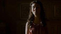 extant_GameOfThrones_4x02-TheLionAndTheRose_1825