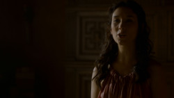 extant_GameOfThrones_4x02-TheLionAndTheRose_1828