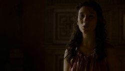 extant_GameOfThrones_4x02-TheLionAndTheRose_1829