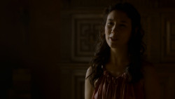 extant_GameOfThrones_4x02-TheLionAndTheRose_1840