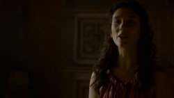 extant_GameOfThrones_4x02-TheLionAndTheRose_1855