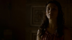 extant_GameOfThrones_4x02-TheLionAndTheRose_1856