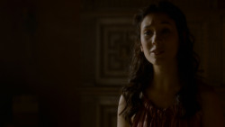 extant_GameOfThrones_4x02-TheLionAndTheRose_1859