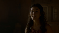 extant_GameOfThrones_4x02-TheLionAndTheRose_1862