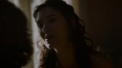 extant_GameOfThrones_4x02-TheLionAndTheRose_1866