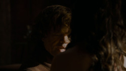 extant_GameOfThrones_4x02-TheLionAndTheRose_1879