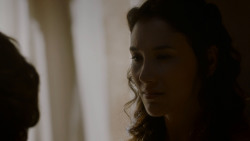 extant_GameOfThrones_4x02-TheLionAndTheRose_1903