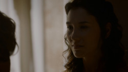 extant_GameOfThrones_4x02-TheLionAndTheRose_1905