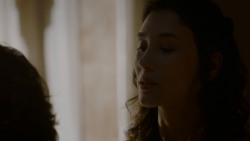 extant_GameOfThrones_4x02-TheLionAndTheRose_1913