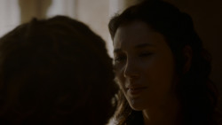 extant_GameOfThrones_4x02-TheLionAndTheRose_1929