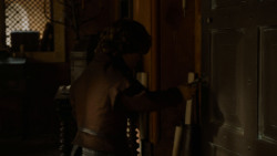 extant_GameOfThrones_4x02-TheLionAndTheRose_1941