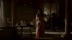 extant_GameOfThrones_4x02-TheLionAndTheRose_1947