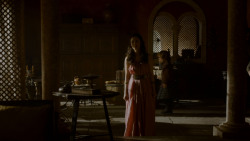 extant_GameOfThrones_4x02-TheLionAndTheRose_1948
