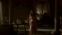 extant_GameOfThrones_4x02-TheLionAndTheRose_1949