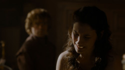 extant_GameOfThrones_4x02-TheLionAndTheRose_1975