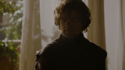 extant_GameOfThrones_4x02-TheLionAndTheRose_1999