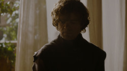 extant_GameOfThrones_4x02-TheLionAndTheRose_2004