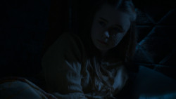extant_GameOfThrones_4x02-TheLionAndTheRose_2394