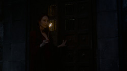 extant_GameOfThrones_4x02-TheLionAndTheRose_2398