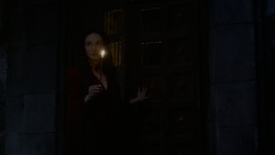 extant_GameOfThrones_4x02-TheLionAndTheRose_2399