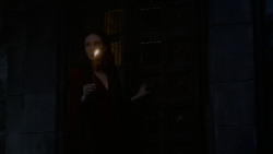 extant_GameOfThrones_4x02-TheLionAndTheRose_2400