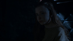 extant_GameOfThrones_4x02-TheLionAndTheRose_2433