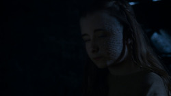 extant_GameOfThrones_4x02-TheLionAndTheRose_2454