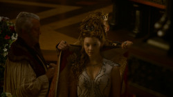 extant_GameOfThrones_4x02-TheLionAndTheRose_3005