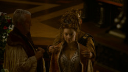 extant_GameOfThrones_4x02-TheLionAndTheRose_3007