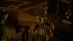 extant_GameOfThrones_4x02-TheLionAndTheRose_3009