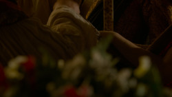 extant_GameOfThrones_4x02-TheLionAndTheRose_3017