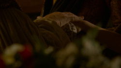 extant_GameOfThrones_4x02-TheLionAndTheRose_3022