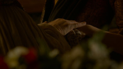 extant_GameOfThrones_4x02-TheLionAndTheRose_3023