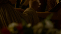 extant_GameOfThrones_4x02-TheLionAndTheRose_3033