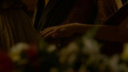 extant_GameOfThrones_4x02-TheLionAndTheRose_3035