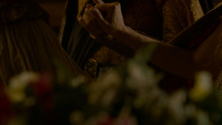 extant_GameOfThrones_4x02-TheLionAndTheRose_3037