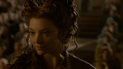 extant_GameOfThrones_4x02-TheLionAndTheRose_3038