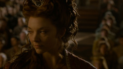 extant_GameOfThrones_4x02-TheLionAndTheRose_3039