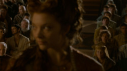 extant_GameOfThrones_4x02-TheLionAndTheRose_3041