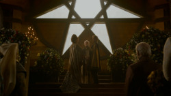 extant_GameOfThrones_4x02-TheLionAndTheRose_3049