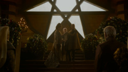 extant_GameOfThrones_4x02-TheLionAndTheRose_3052