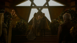 extant_GameOfThrones_4x02-TheLionAndTheRose_3054